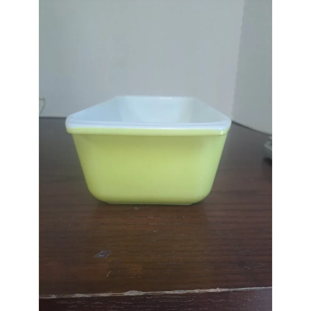 Vintage Pyrex Ovenware Loafpan Opal White Milk Glass With Yellow Exterior...